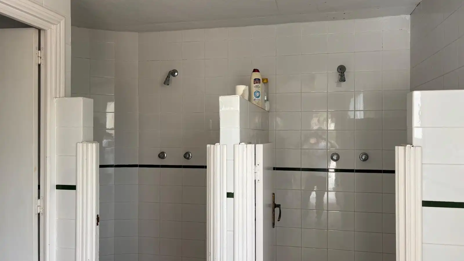 Bany de Casa o xalet en venda en Elche / Elx amb Jardí privat, Terrassa i Piscina
