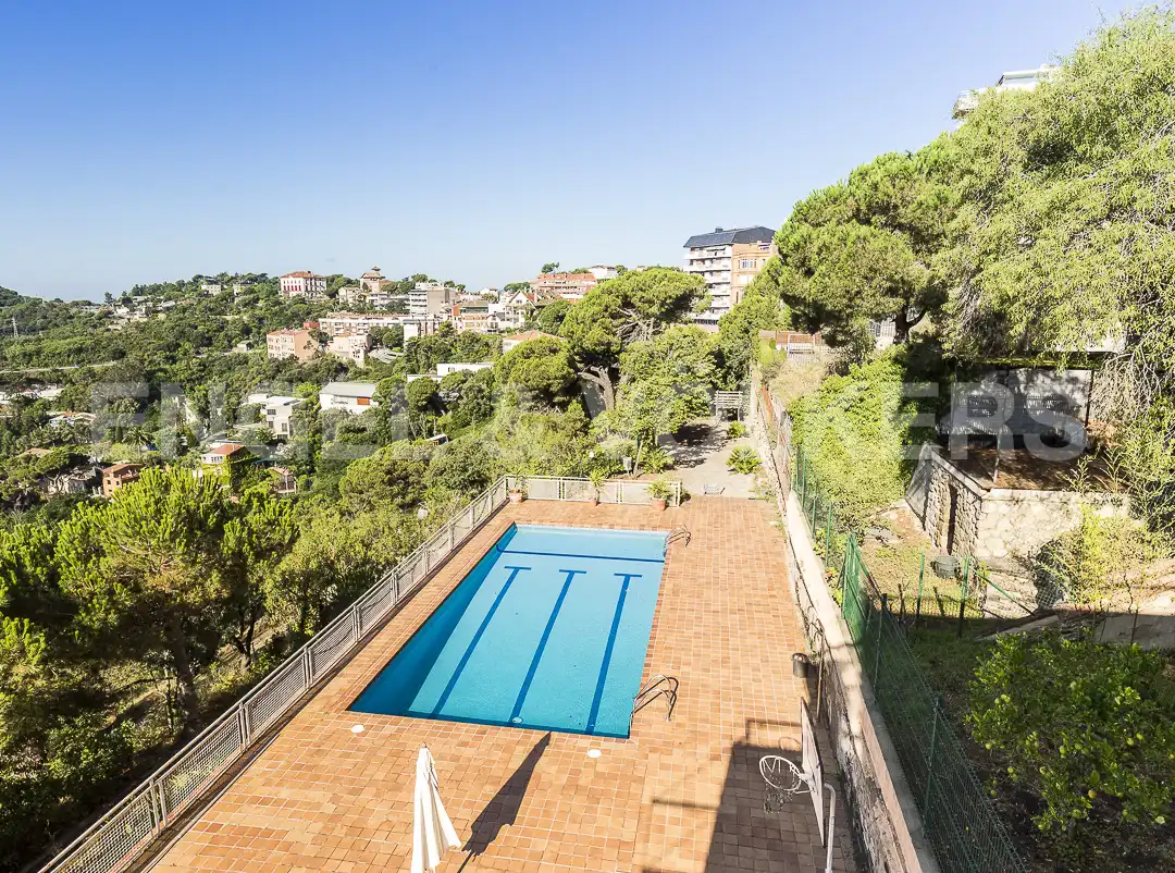 Swimming pool of Houses for sale in Barcelona  with Heating, Private garden and Parquet flooring