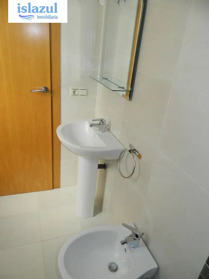 Baño de Apartamento de alquiler en Isla Cristina con Aire acondicionado, Jardín privado y Terraza