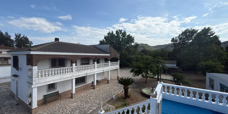 Vista exterior de Casa o xalet en venda en Alzira amb Aire condicionat, Jardí privat i Terrassa