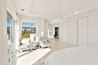 Dormitori de Casa o xalet en venda en Marbella amb Aire condicionat, Calefacció i Jardí privat
