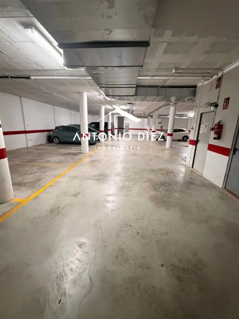 Parking de Piso en venta en Monforte del Cid con Terraza, Trastero y Amueblado