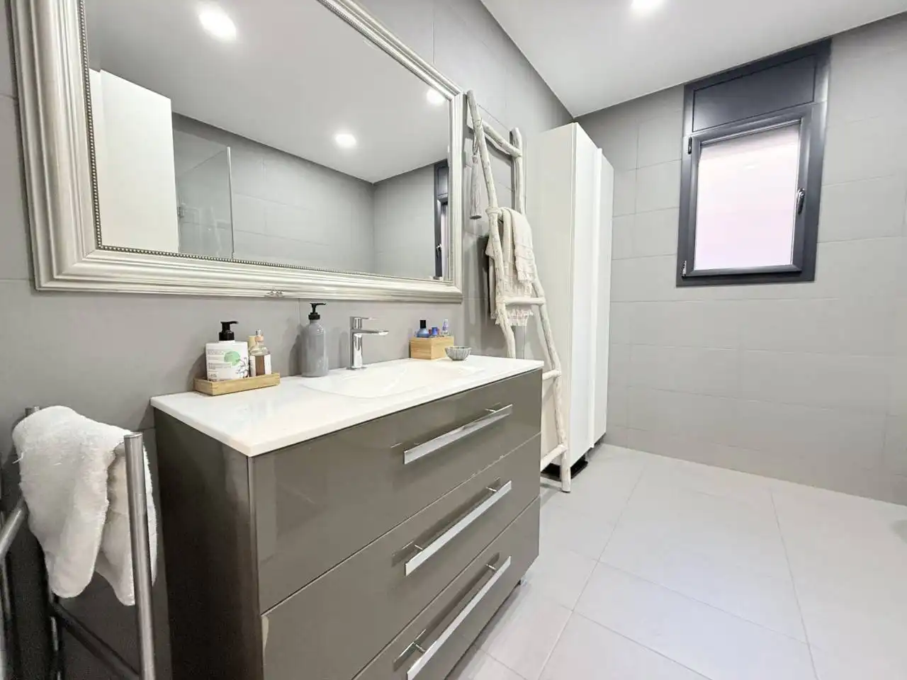 Bathroom of Houses for sale in Santa Maria de Palautordera  with Air Conditioner, Heating and Terrace