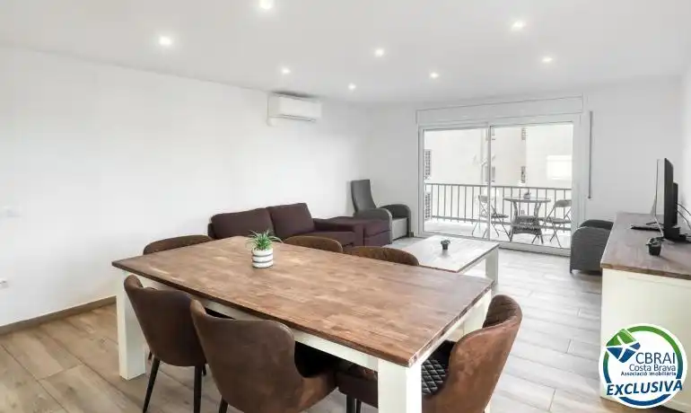Sala d'estar de Apartament en venda en Roses amb Calefacció, Moblat i Piscina comunitària