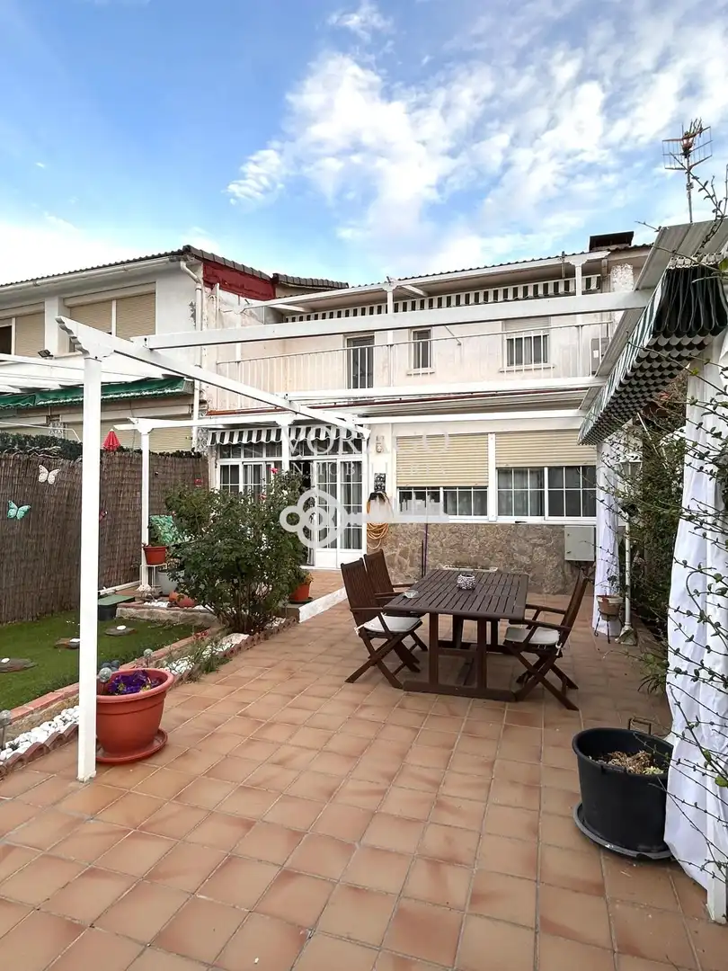Terraced house with pool for sale in Valdeavero, imagen 2