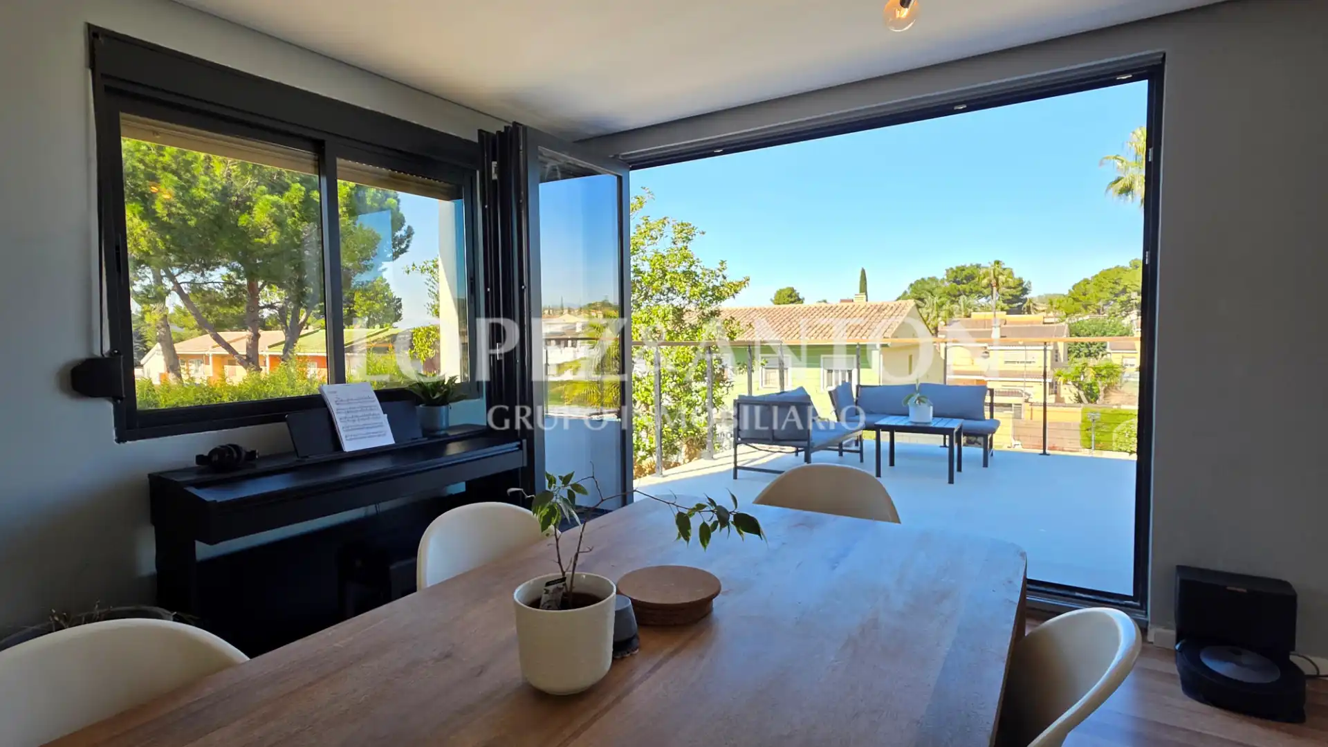 Exterior view of Houses for sale in L'Eliana  with Air Conditioner, Private garden and Parquet flooring