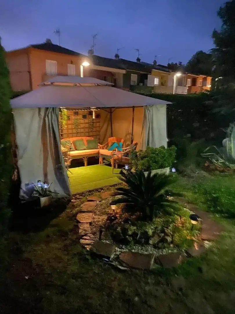 Terrasse von Wohnung zur Miete in Gilet mit Klimaanlage, Heizung und Privatgarten