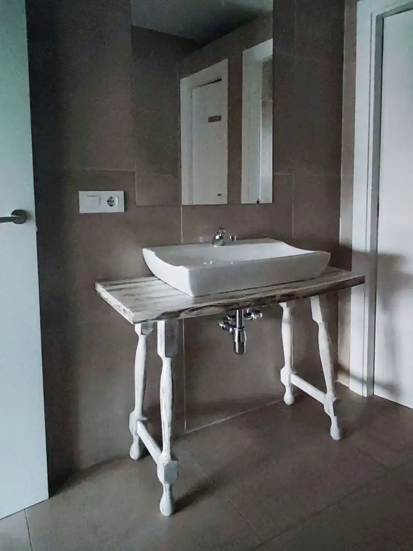 Badezimmer von Geschaftsraum zur Miete in Bergondo