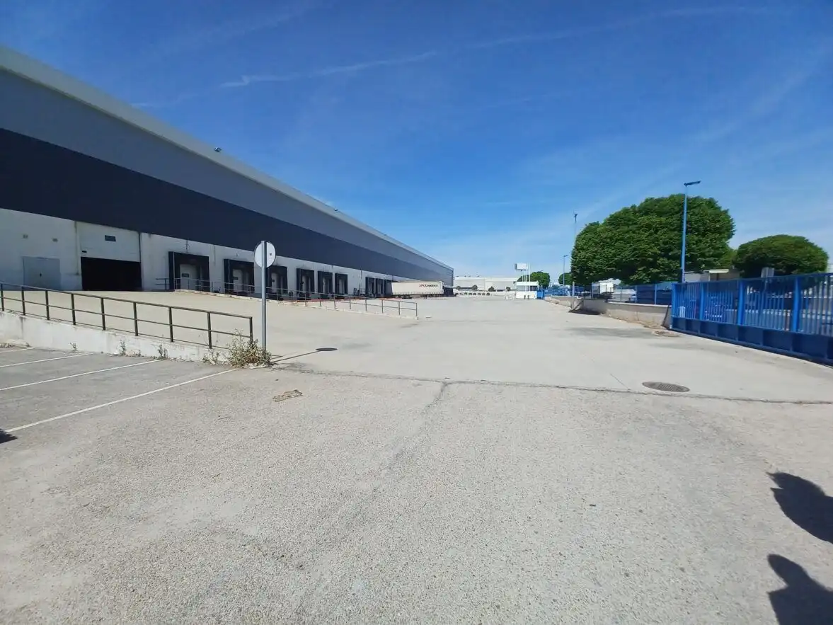 Industrial building to rent in Calle Tesla, imagen 5