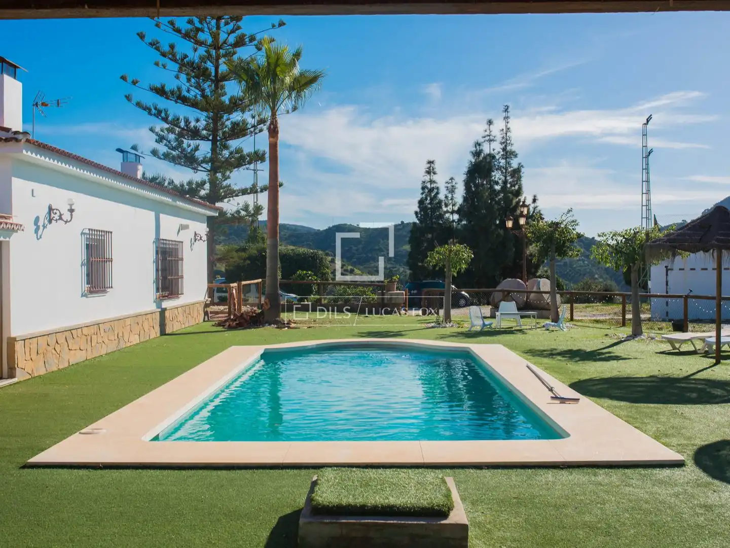 Piscina de Casa o xalet en venda en Málaga amb Aire condicionat, Calefacció i Jardí privat