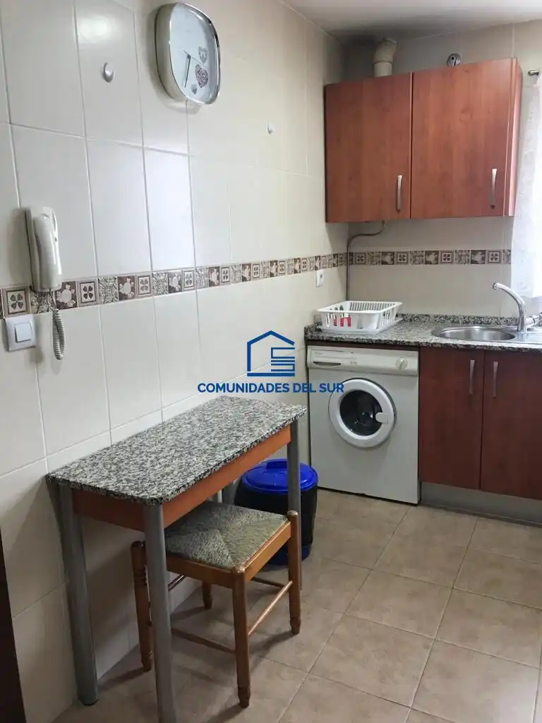 Cuina de Pis de lloguer en Cádiz amb Terrassa i Moblat