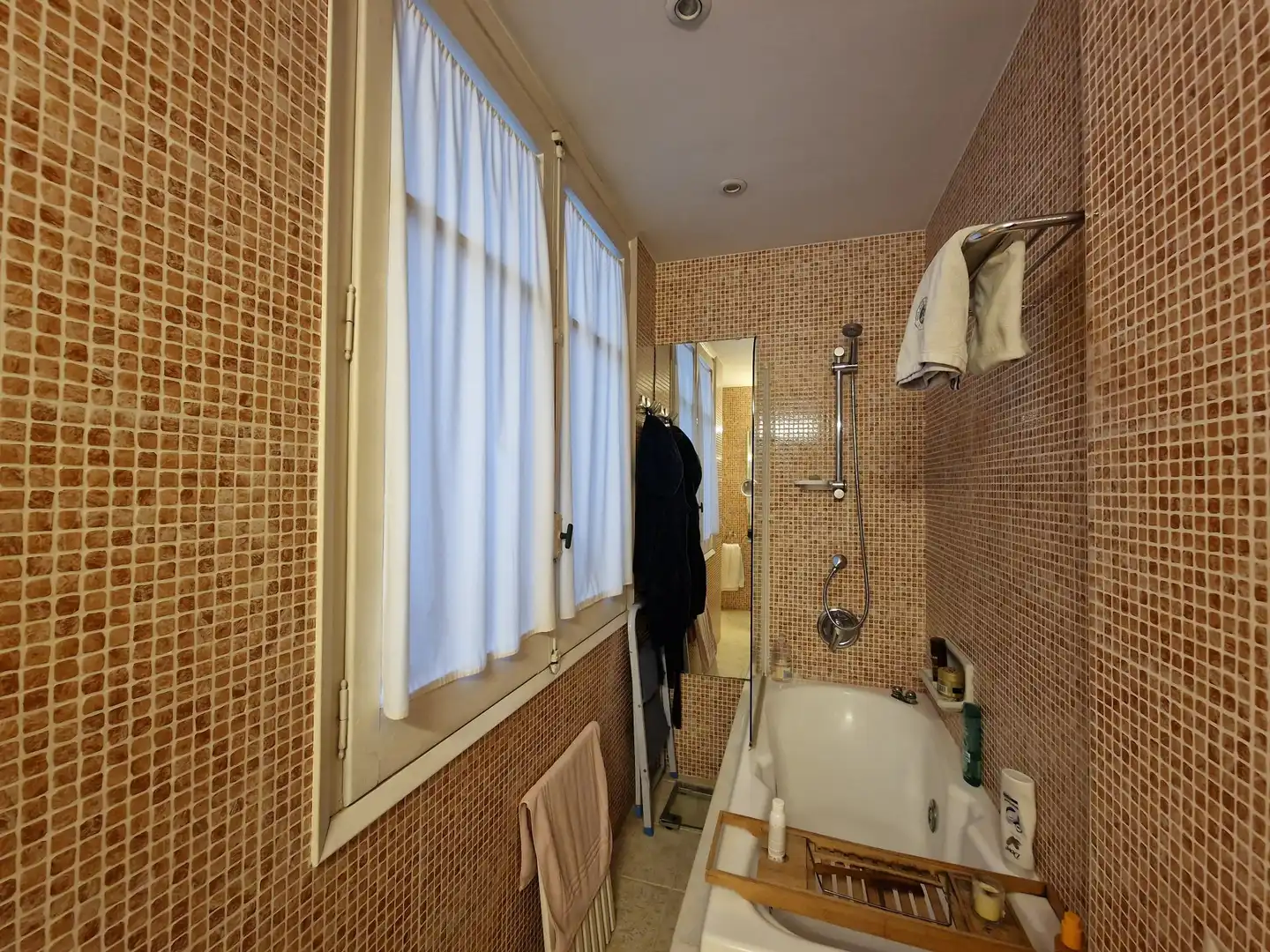 Bathroom of Flat for sale in Girona  with Air Conditioner, Heating and Terrace