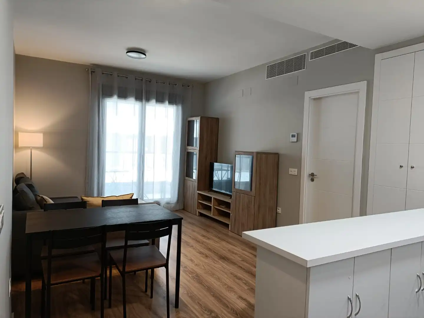 Apartments for rent in Calle Ulises, Colores - Entreparques