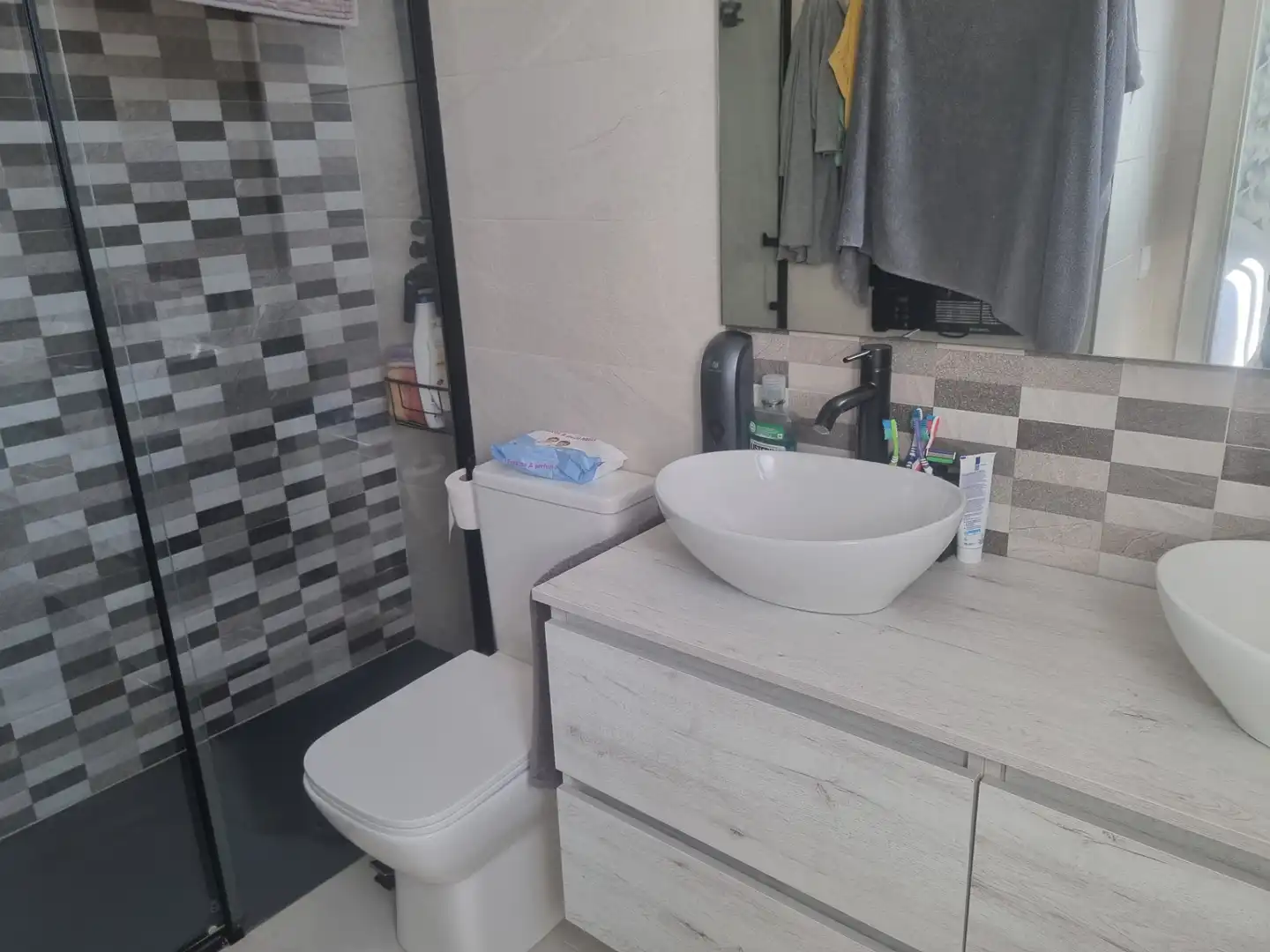 Baño de Casa adosada de alquiler en San Fernando con Aire acondicionado, Calefacción y Jardín privado