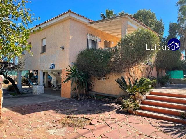 Casa-chalet en Venta en El Paraíso - Los Almendros
