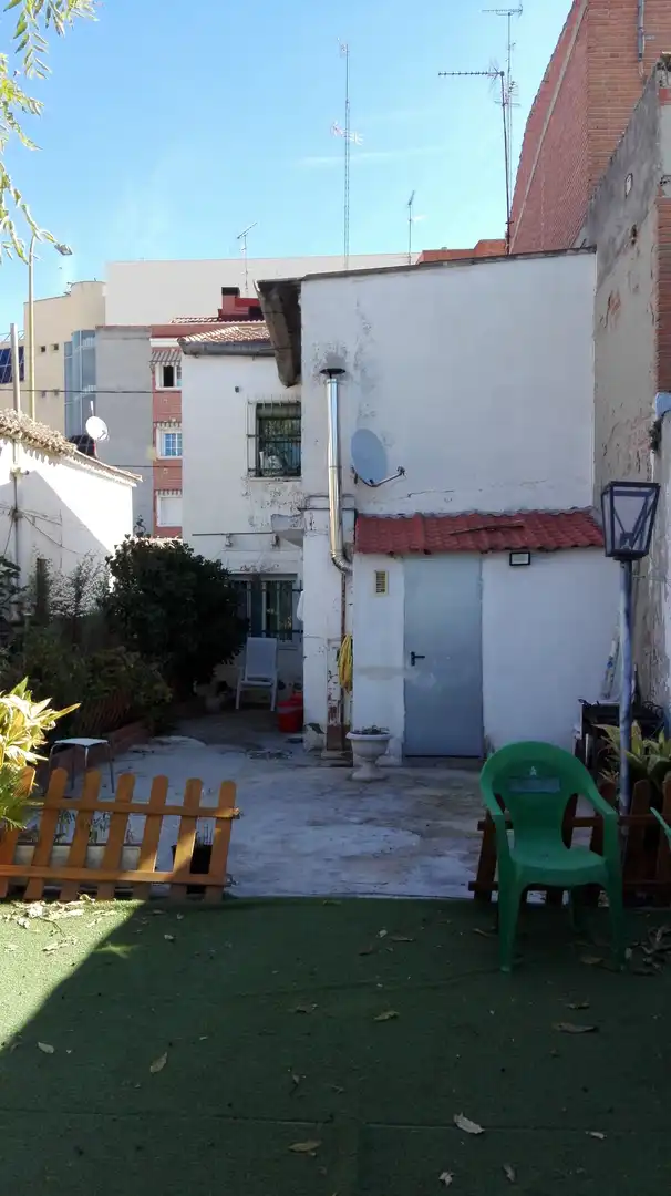 Vista exterior de Casa o xalet en venda en Móstoles amb Jardí privat