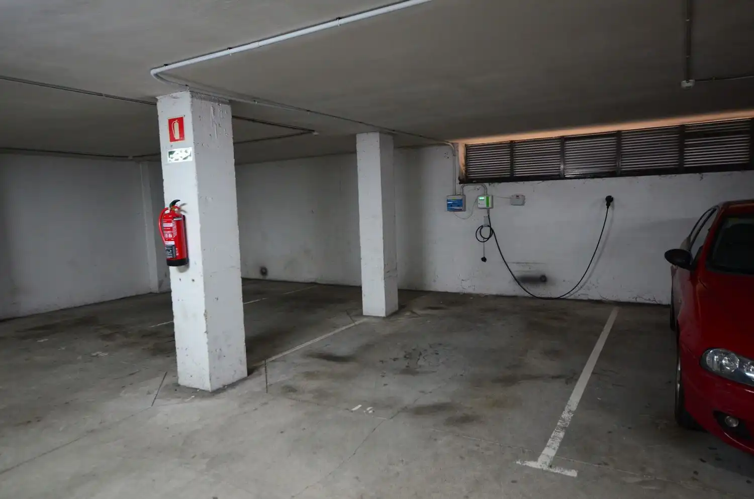 Parkplatz von Wohnung zum Verkauf in Avilés mit Heizung, Abstellraum und Schwimmbad