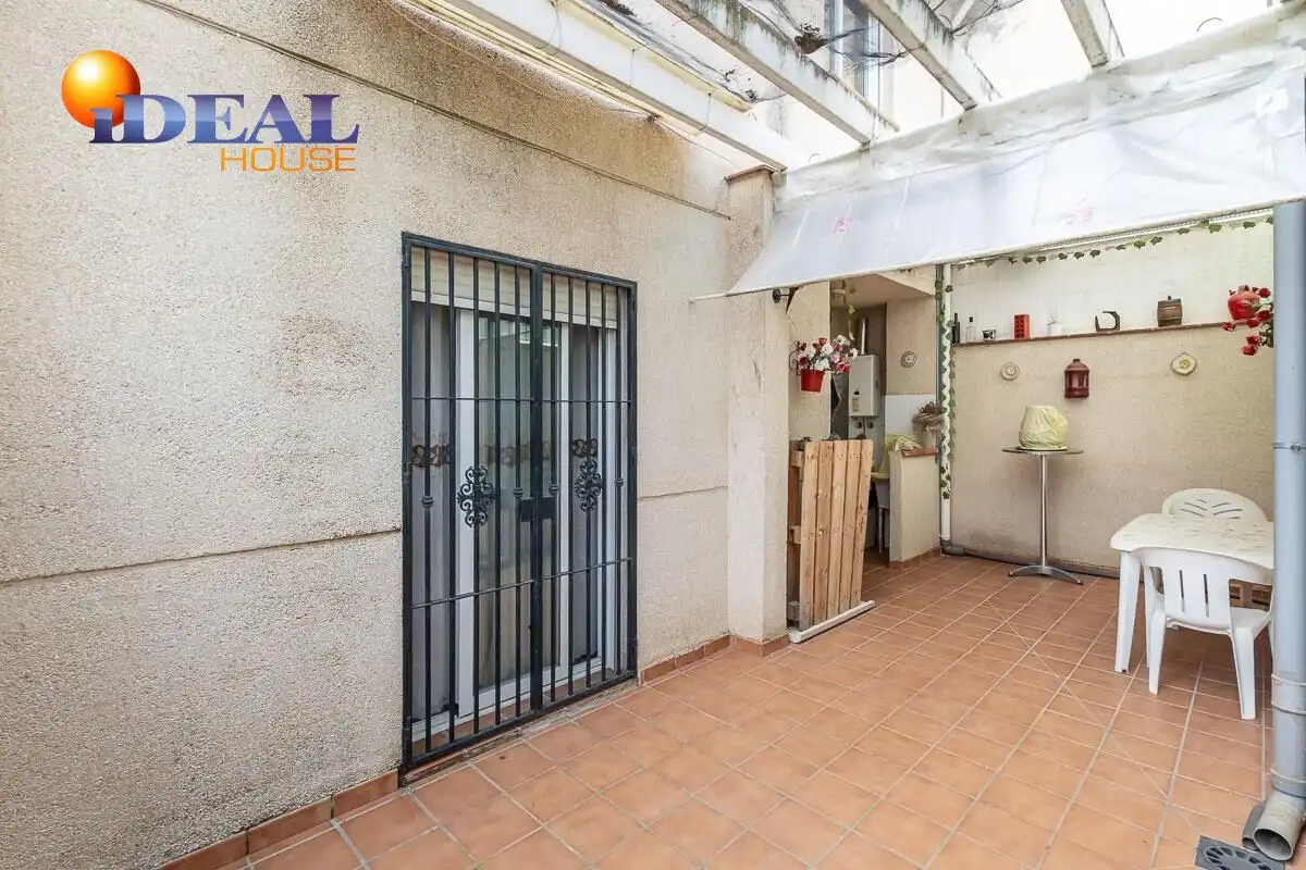 Casa aparellada amb terrassa en venda a Camino CEMENTERIO, imagen 10