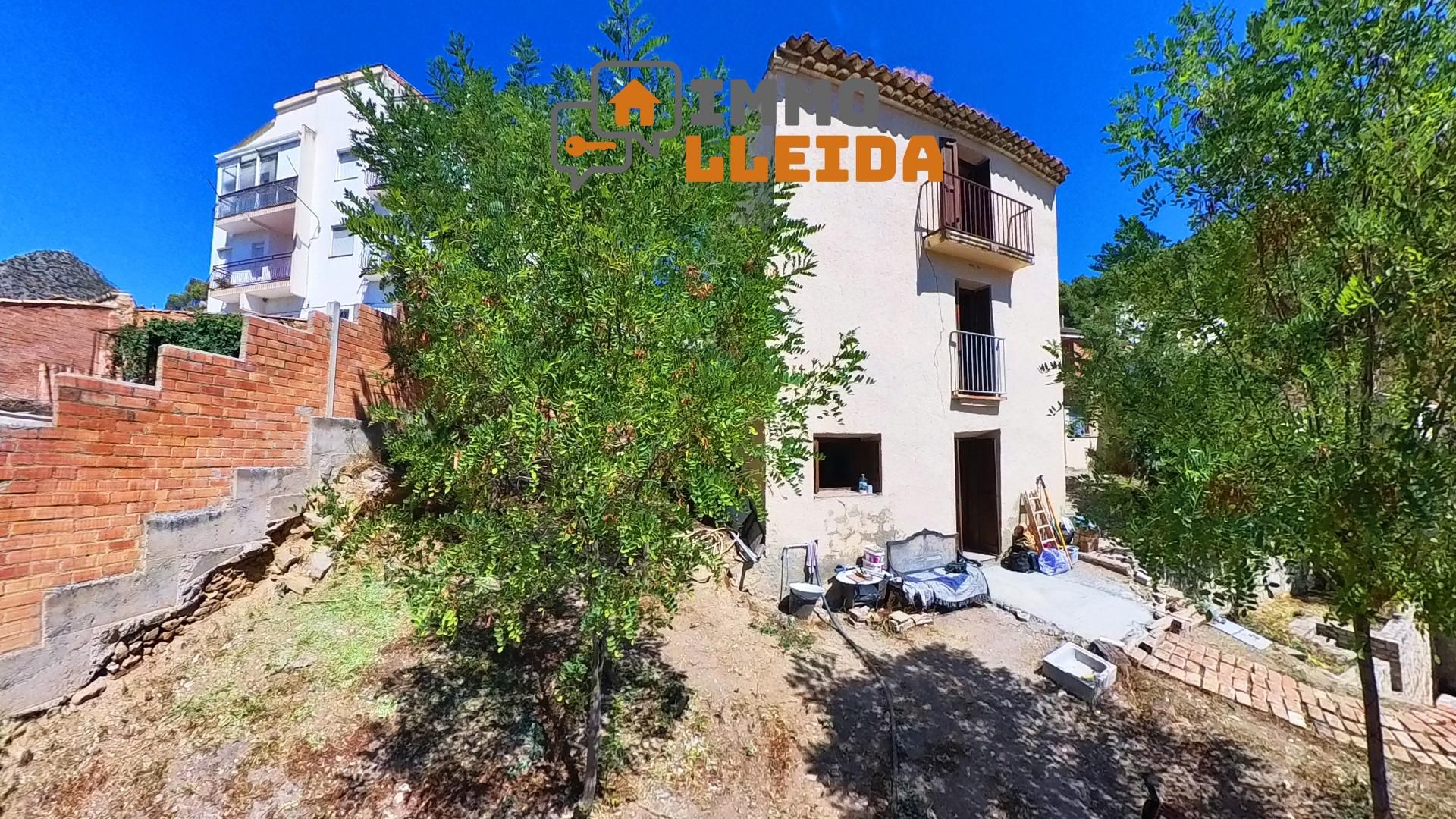 Vista exterior de Casa o xalet en venda en Camarasa amb Jardí privat, Terrassa i Traster