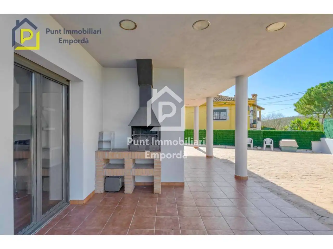 Terrassa de Casa o xalet en venda en Cistella amb Aire condicionat, Calefacció i Jardí privat