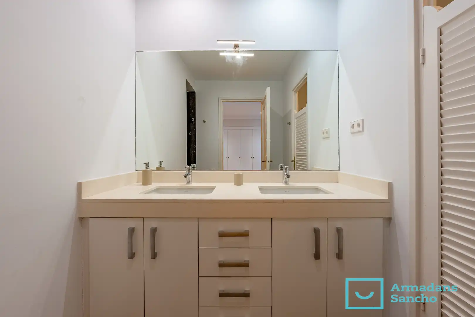Bathroom of Ground floor for rent in Barcelona  with Private garden and Oven
