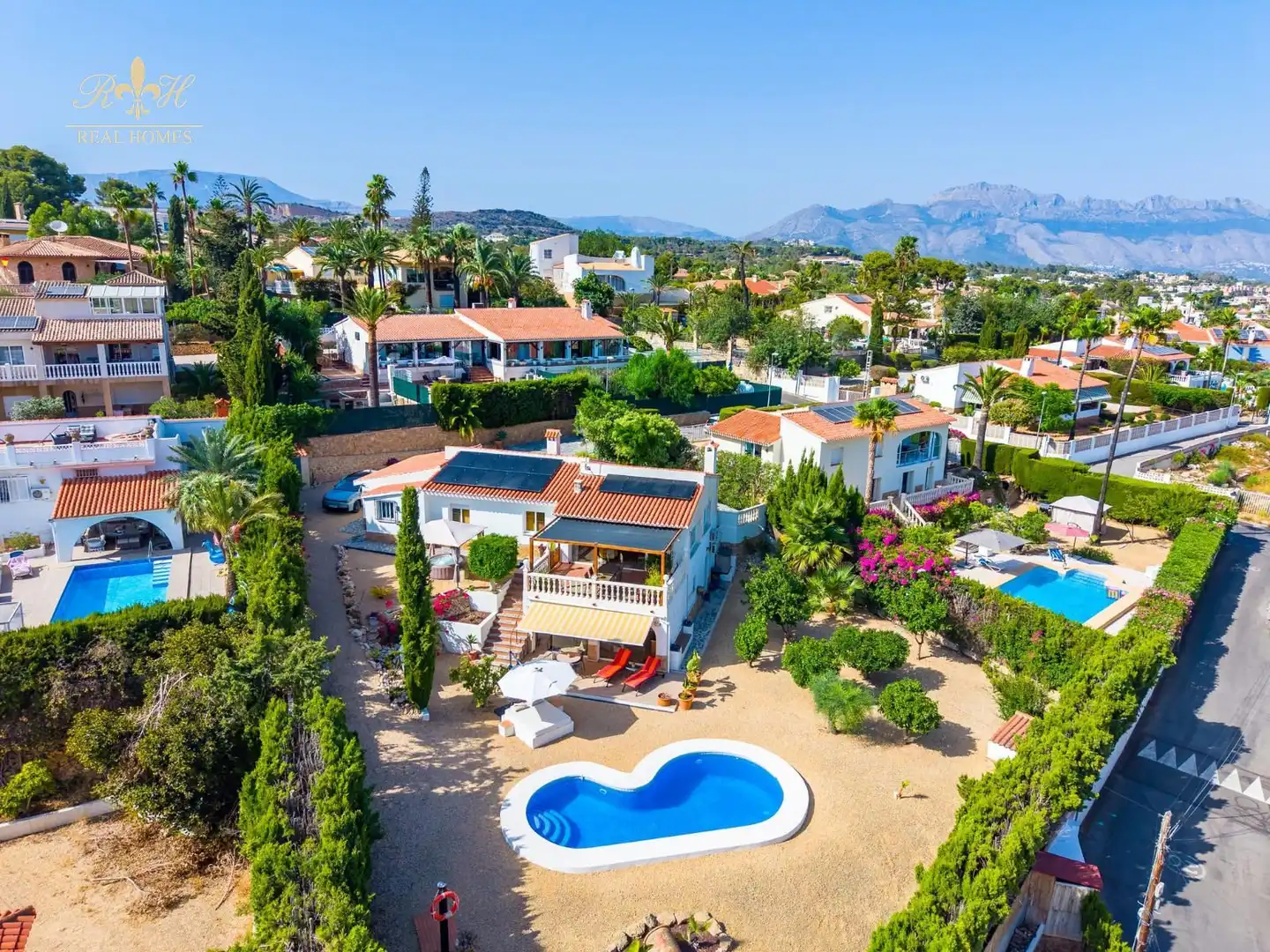 Vista exterior de Casa o chalet en venta en La Nucia con Aire acondicionado, Piscina y Amueblado