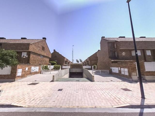 Casa adosada en Venta en C/ Ibón de Ordiceto en Miralbueno