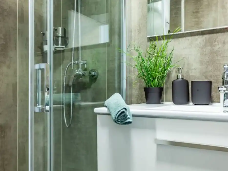 Badezimmer von Wohnung zur Miete in Roquetas de Mar mit Klimaanlage und Balkon