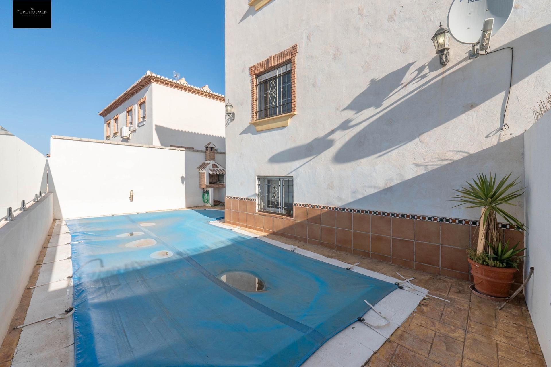 Vista exterior de Casa adosada en venta en Otura con Aire acondicionado, Calefacción y Jardín privado