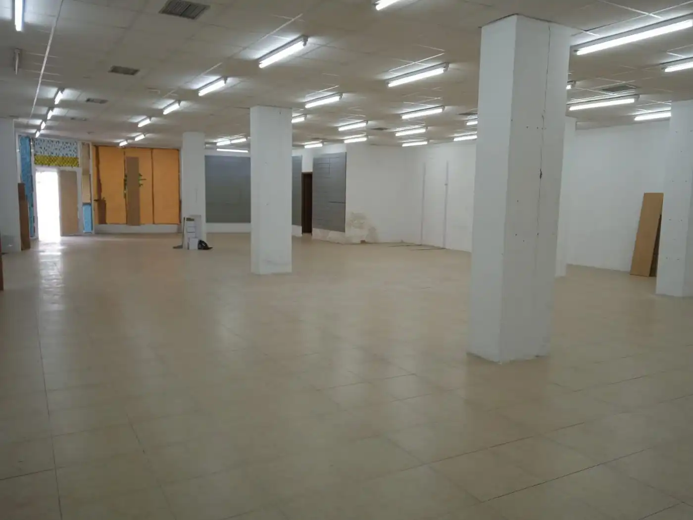 Business premises to rent in Boiro, imagen 5