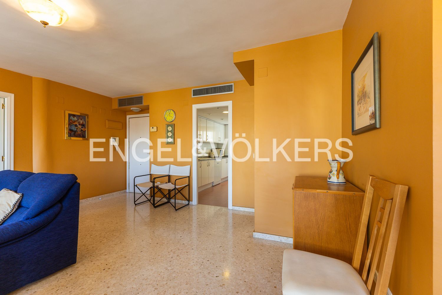 Apartment for sale in  Valencia Capital  with Air Conditioner, Heating and Furnished