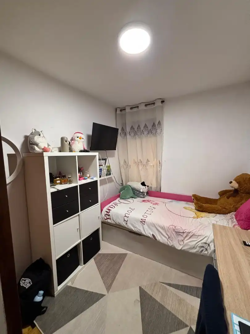 Dormitori de Pis en venda en Oviedo  amb Calefacció, Parquet i Forn