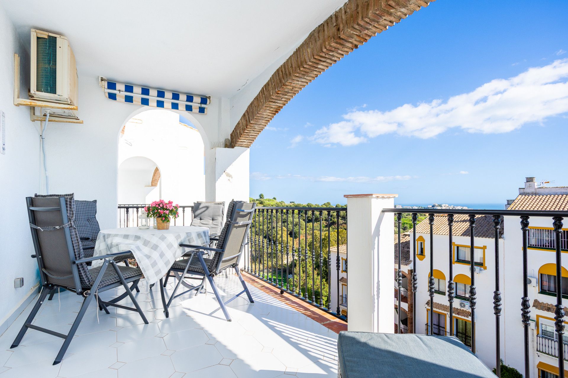 Exterior view of Apartment for sale in Mijas  with Air Conditioner, Terrace and Swimming Pool