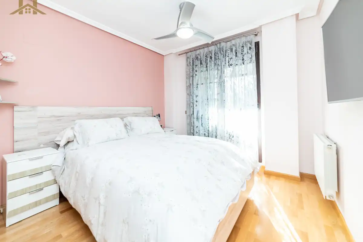 Bedroom of Flat for sale in Navalcarnero  with Air Conditioner, Heating and Parquet flooring