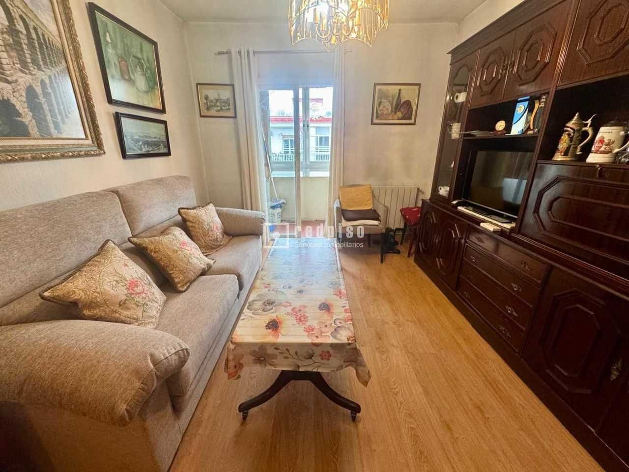 Living room of Flat for sale in  Madrid Capital  with Heating, Terrace and Furnished