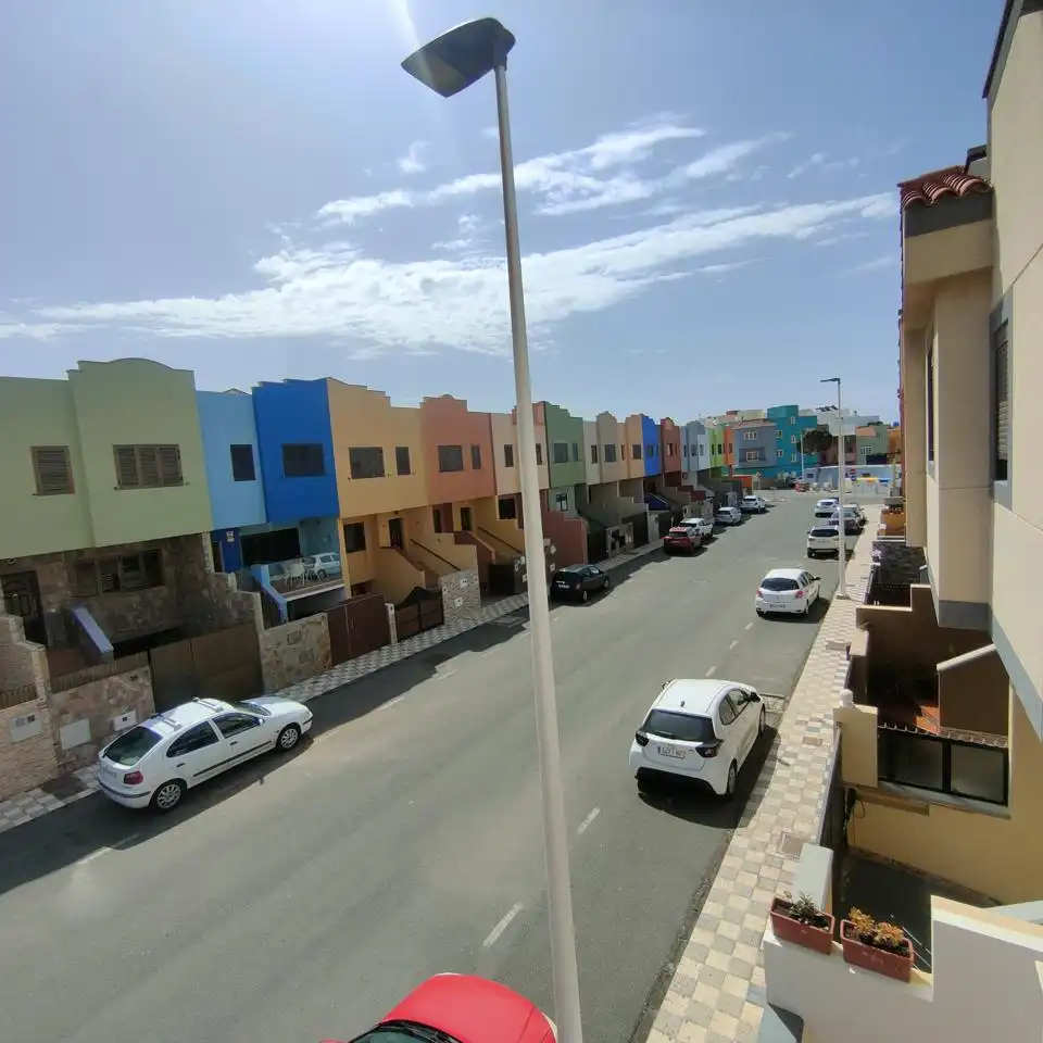 Vista exterior de Dúplex de alquiler en Agüimes con Terraza, Trastero y Amueblado