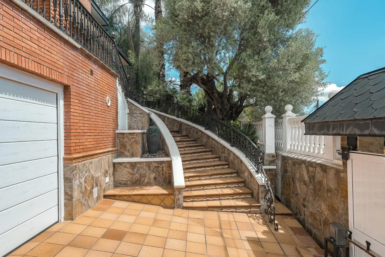 Terrassa de Casa o xalet en venda en Pallejà amb Calefacció, Jardí privat i Terrassa