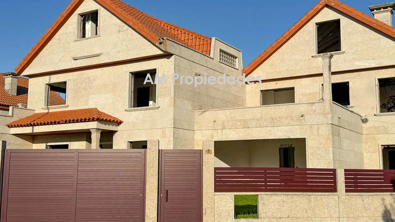 Vista exterior de Casa adosada en venda en Baiona amb Calefacció, Jardí privat i Terrassa