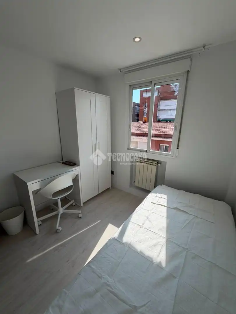 Bedroom of Flat for rent in Getafe  with Air Conditioner and Heating