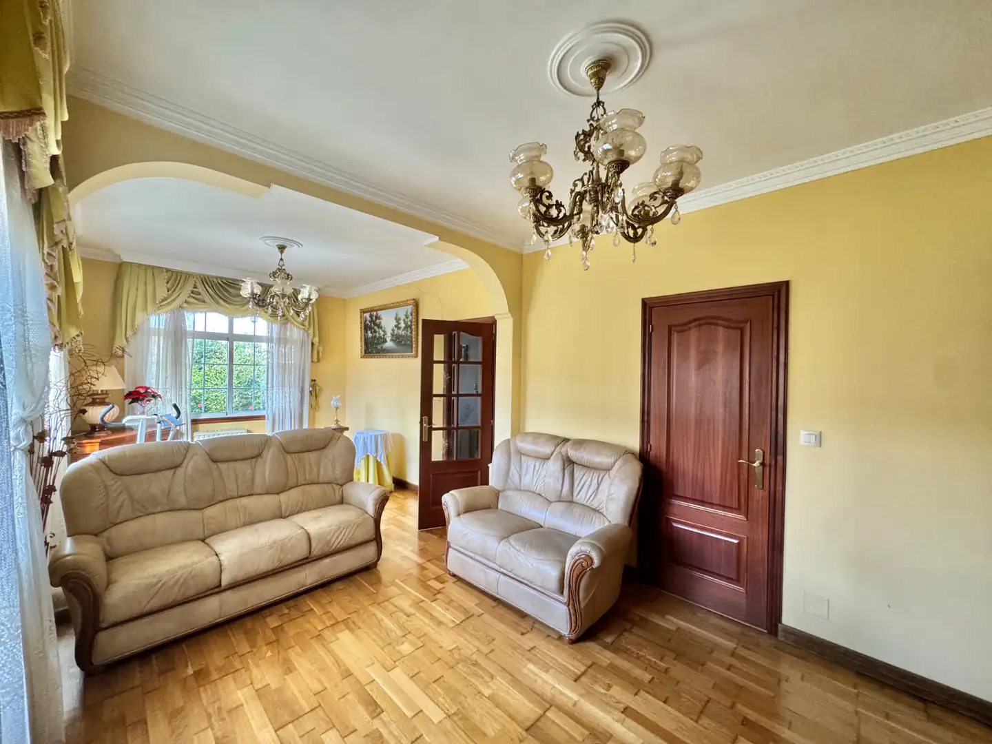 Living room of Houses for sale in Arteixo  with Heating, Private garden and Parquet flooring