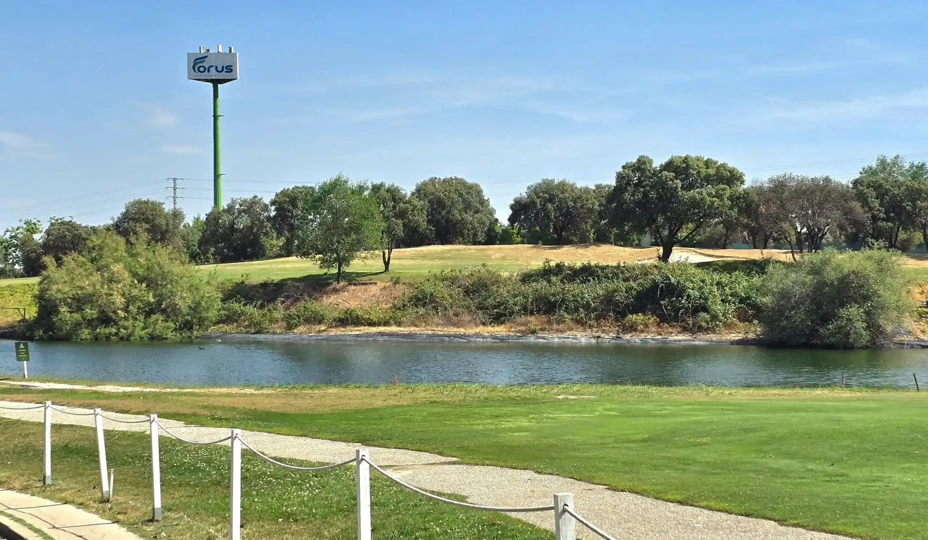 Vista exterior de Piso en venta en Las Rozas de Madrid con Calefacción, Terraza y Piscina comunitaria