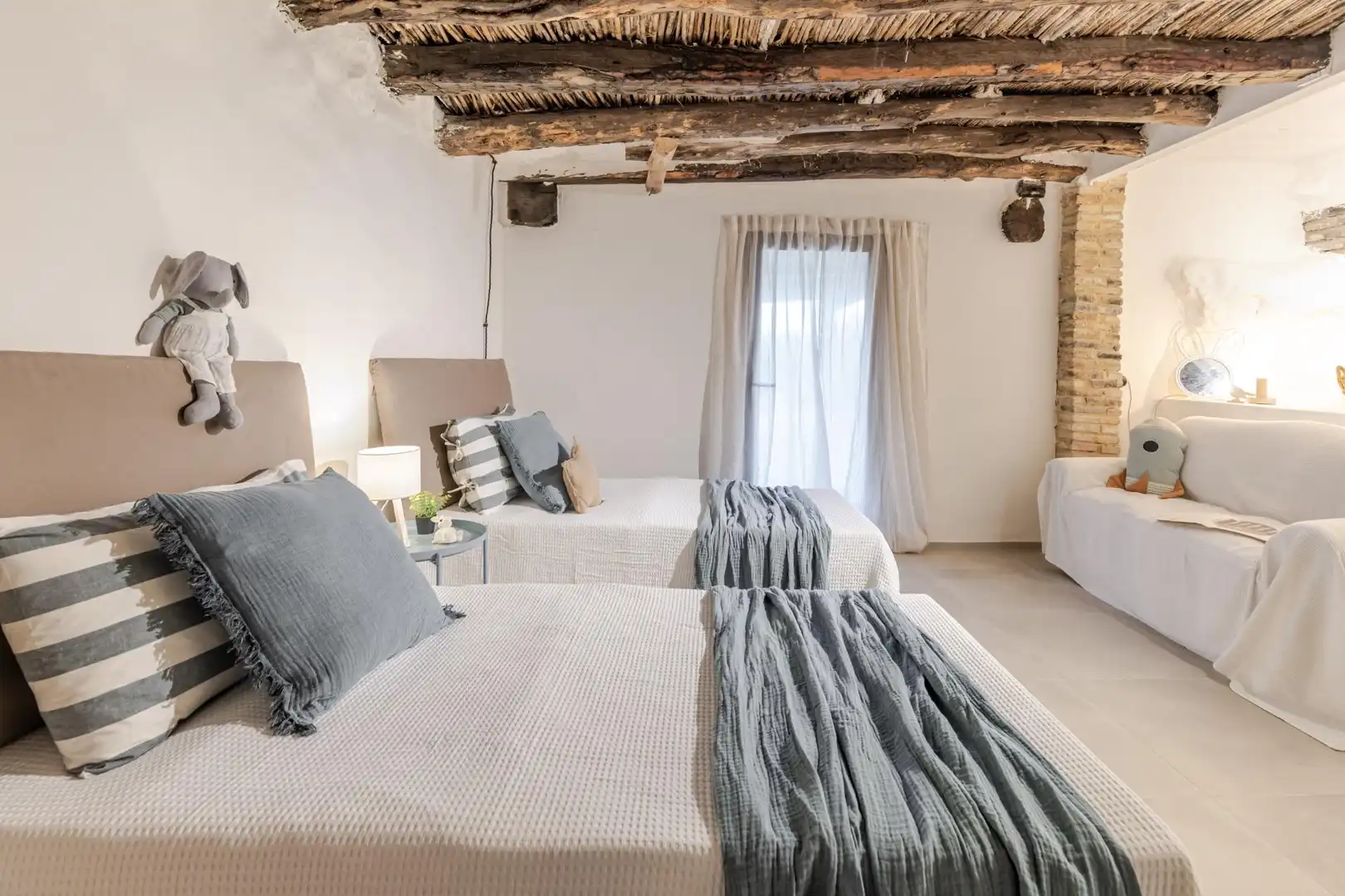 Habitación de Finca rústica en venta en Venta del Moro con Jardín privado, Terraza y Amueblado