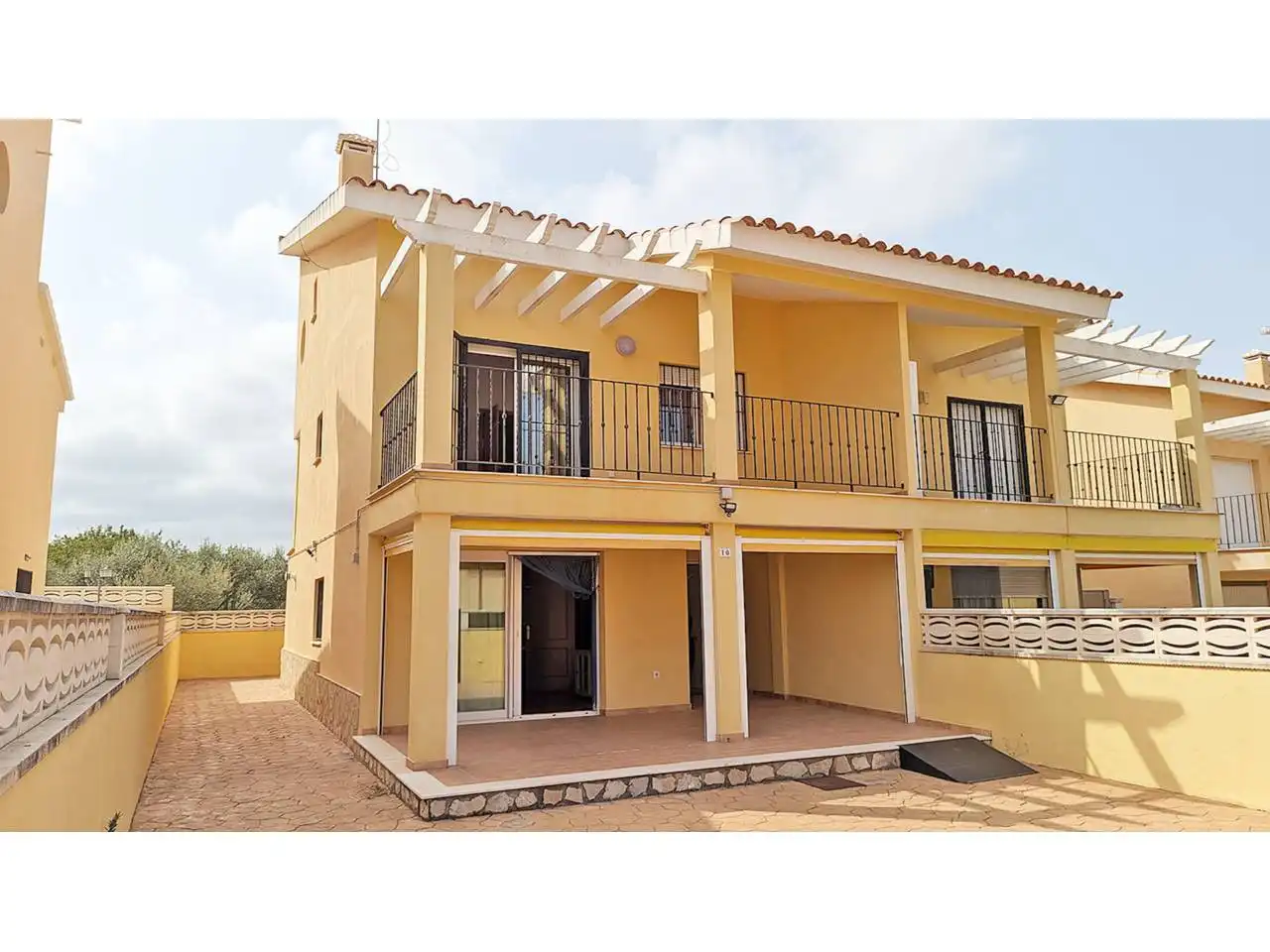 Maison jumelée avec piscine à vendre à Camino cervera