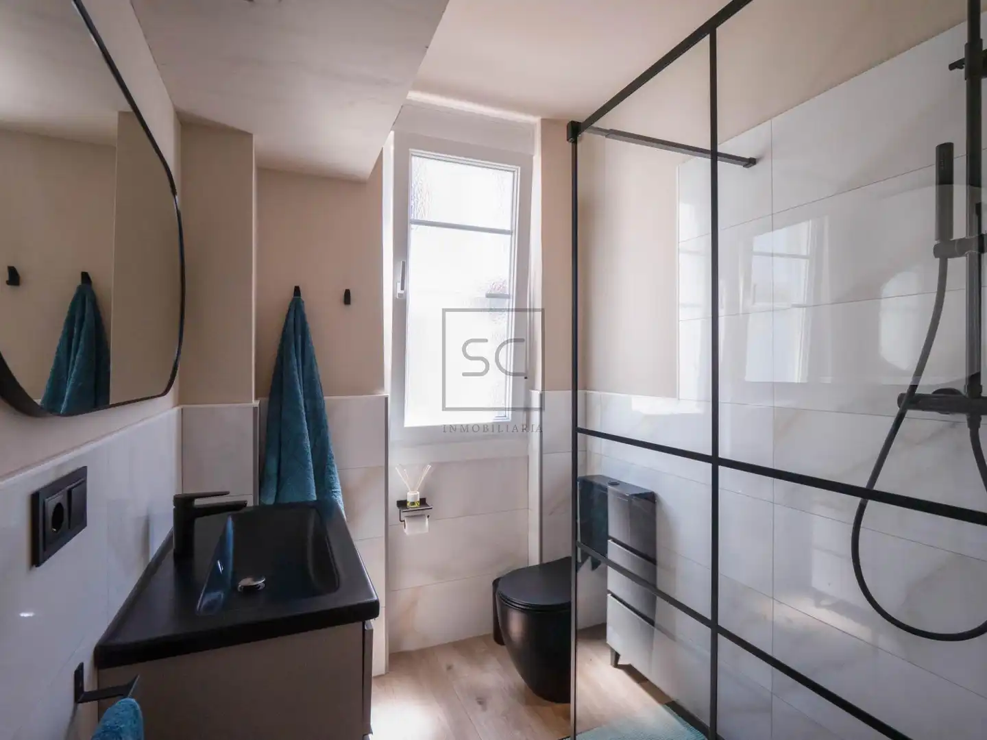 Bany de Apartament en venda en Pontedeume amb Calefacció, Parquet i Moblat