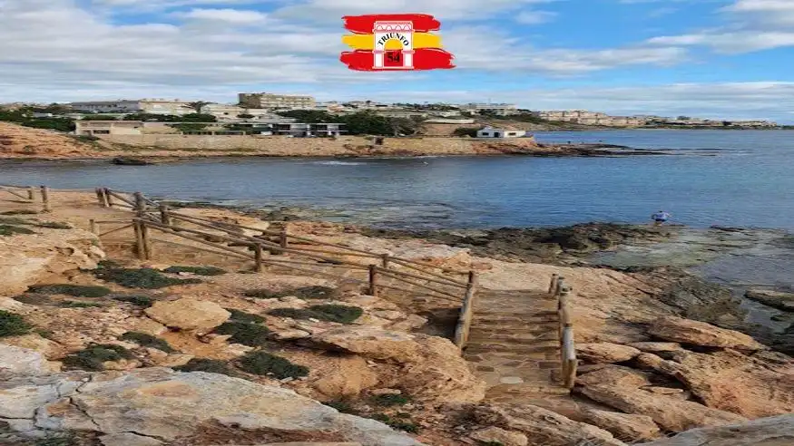 Vista exterior de Casa o chalet en venta en Torrevieja con Terraza, Amueblado y Balcón