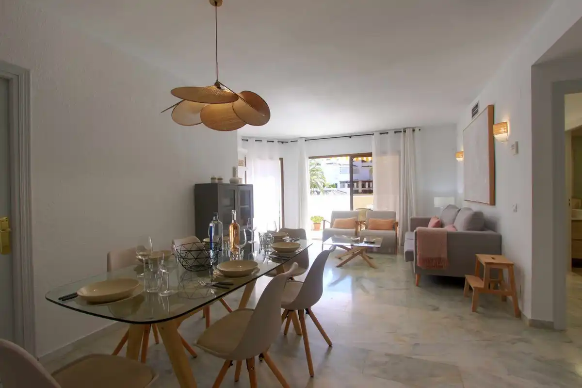 Menjador de Apartament en venda en Marbella amb Aire condicionat, Moblat i Balcó
