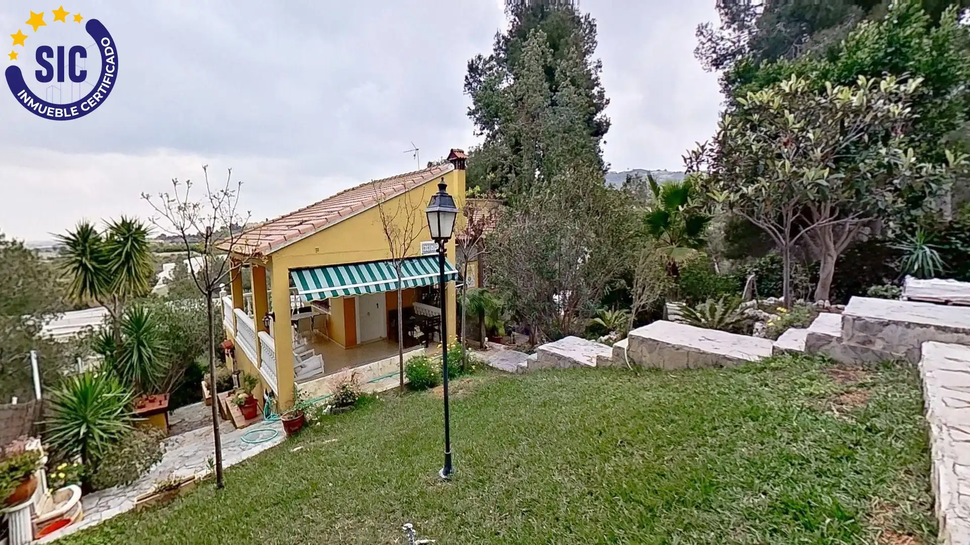 Jardí de Casa o xalet en venda en Chiva amb Jardí privat, Terrassa i Traster