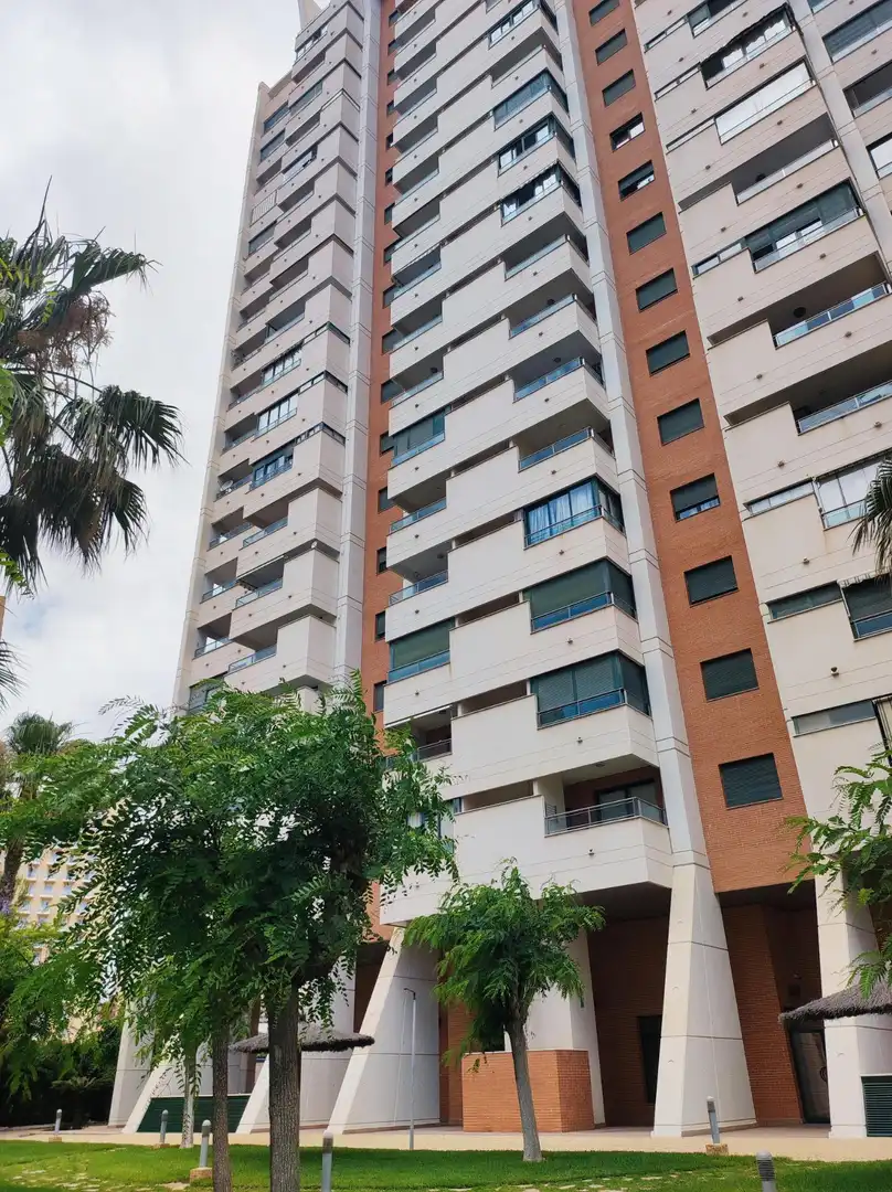Vista exterior de Apartamento en venta en Benidorm con Aire acondicionado, Calefacción y Jardín privado