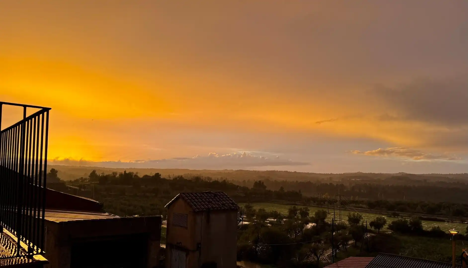 Vista exterior de Casa o chalet en venta en Arnes con Calefacción