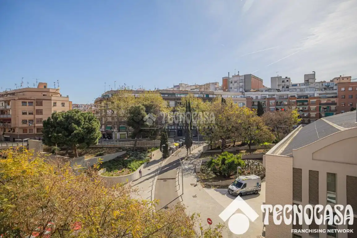 Vista exterior de Piso en venta en Santa Coloma de Gramenet